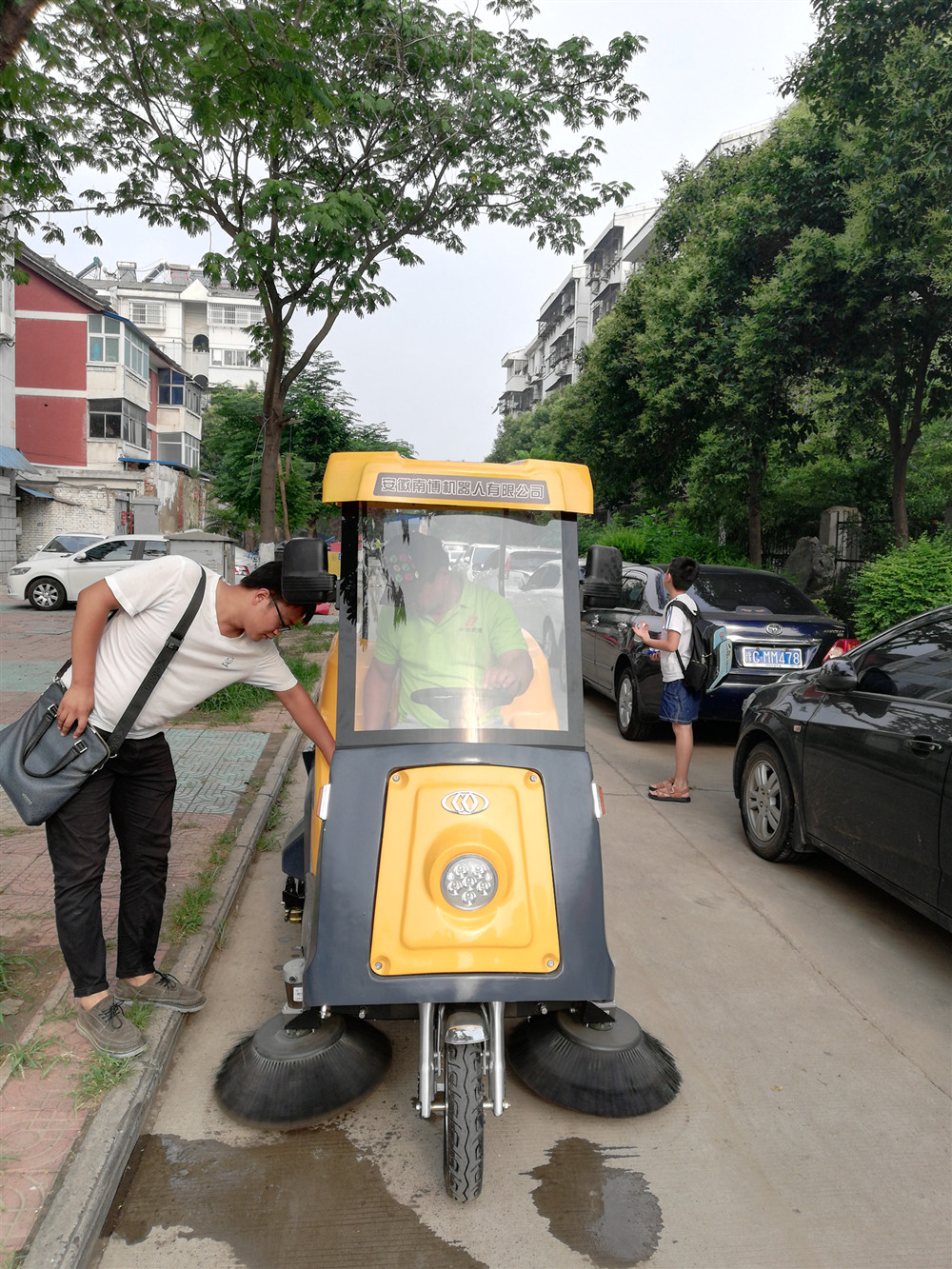 Minchuang C170 electric driving road sweeper service in the community