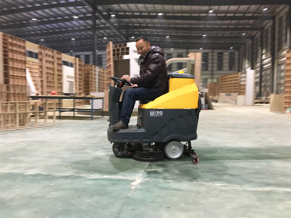 銘創(chuàng)M70全自動(dòng)駕駛試洗地機(jī)服務(wù)于倉(cāng)庫(kù)