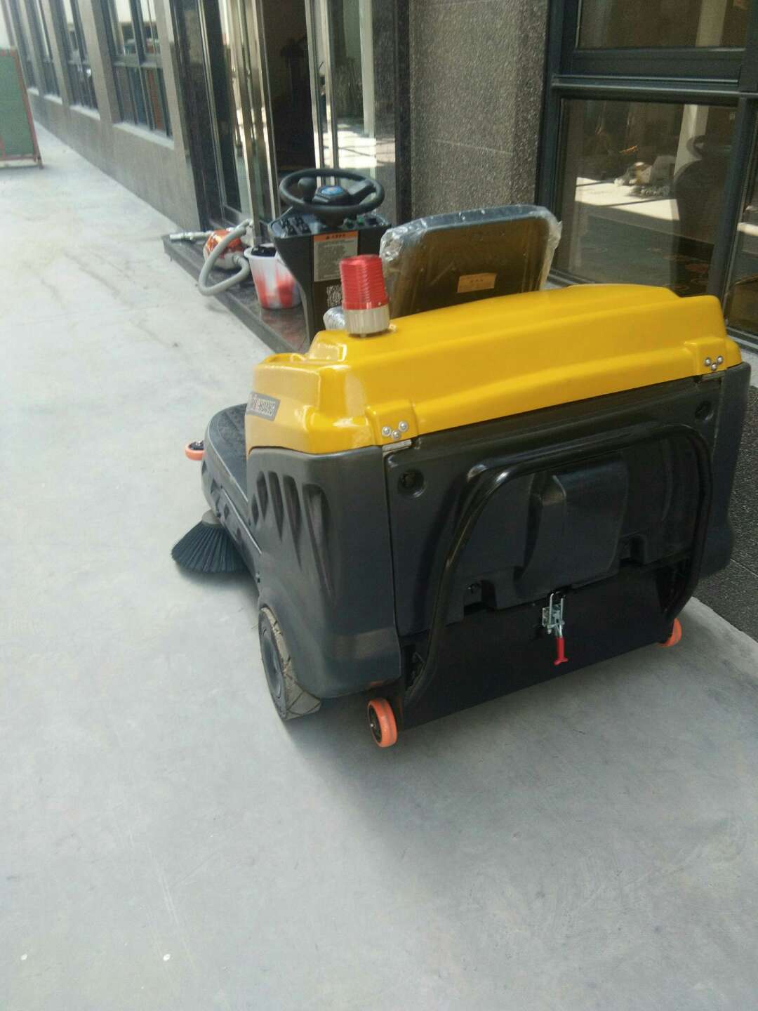 Minchuang C120 electric driving sweeper service in the community