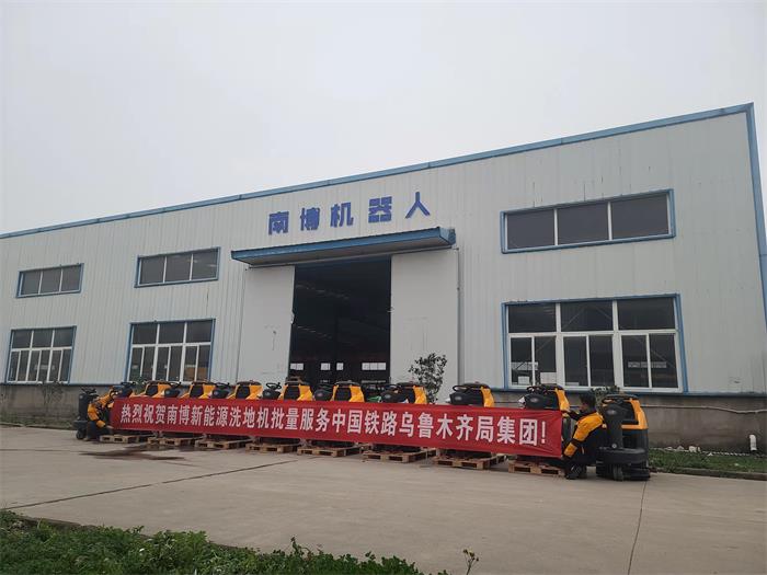 銘創(chuàng)M70駕駛式洗地機(jī)服務(wù)于政府機(jī)關(guān)單位