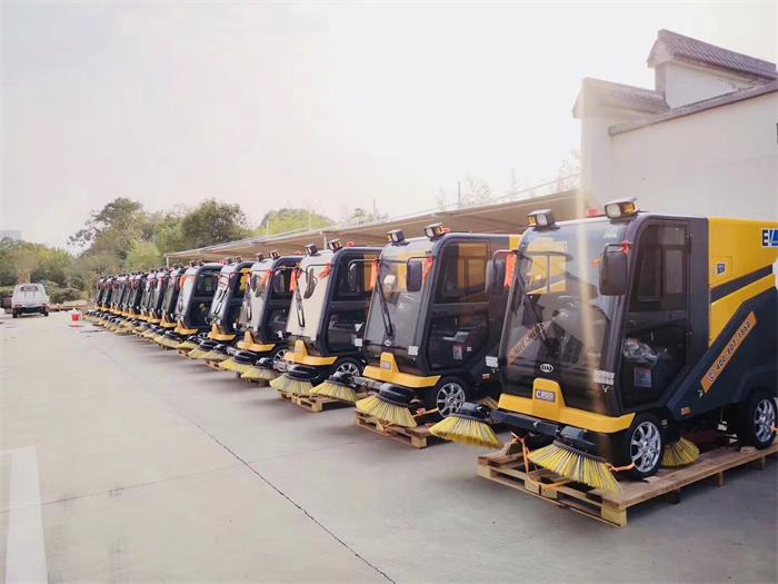 銘創(chuàng)C200全封閉式道路清掃車服務(wù)于高速公路系統(tǒng)