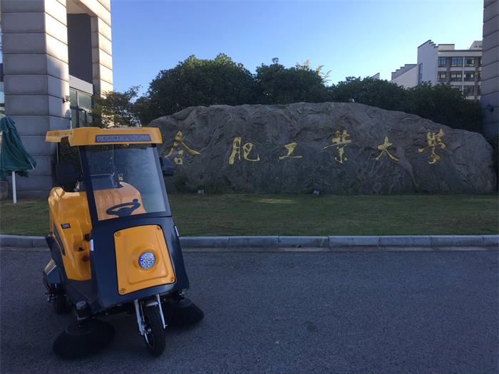 銘創(chuàng)C170半封閉式道路清掃車服務(wù)于合肥某高校 銘創(chuàng)C170半封閉式道路清掃車服務(wù)于合肥某高校