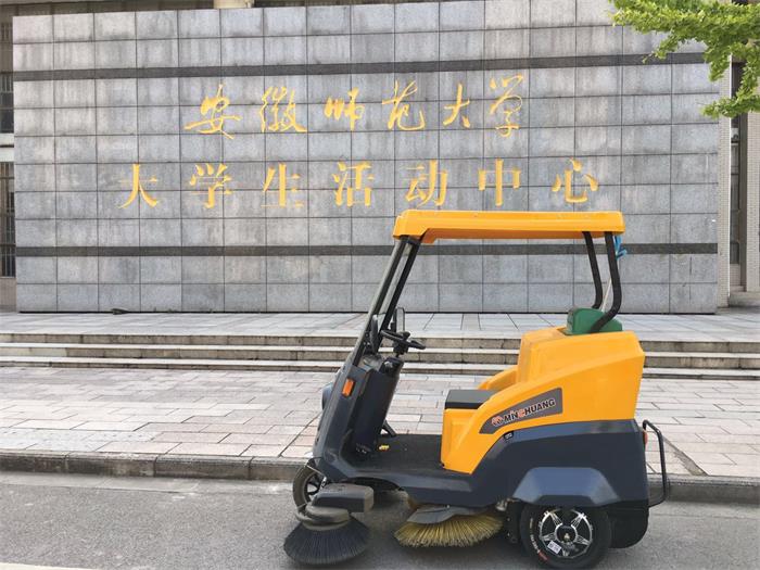 銘創(chuàng)C170半封閉式道路清掃車服務于蕪湖某高校
