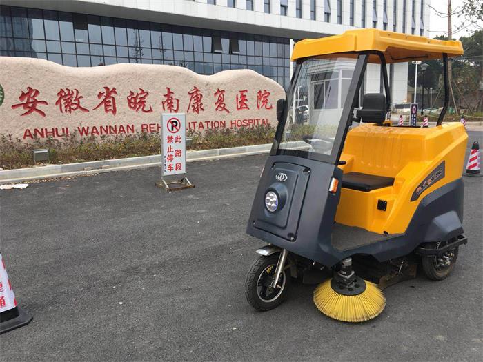 銘創(chuàng)C170半封閉式道路清掃車服務(wù)于蕪湖某醫(yī)院 銘創(chuàng)C170半封閉式道路清掃車服務(wù)于蕪湖某醫(yī)院