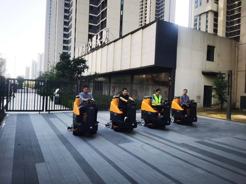 南博M80駕駛式洗地機(jī)(物聯(lián)網(wǎng)版)服務(wù)于武漢某小區(qū)