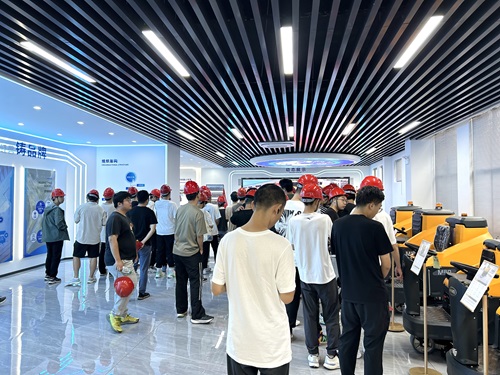 “萬名學(xué)子進鳩江”活動走進南博環(huán)境