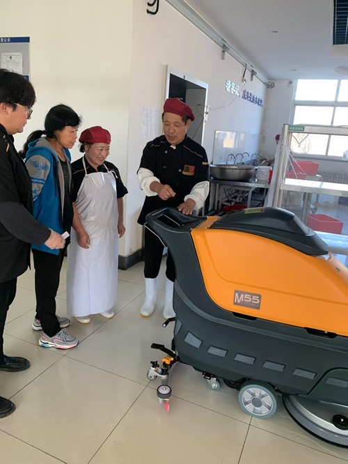 南博M55手推式洗地機(jī)服務(wù)于威海某公司